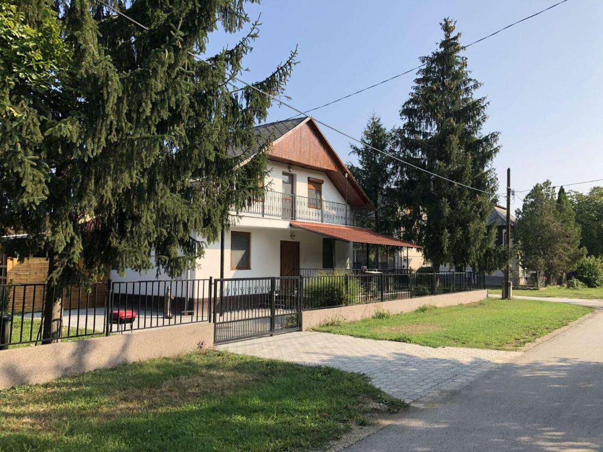 Starlight Apartment Mezőkövesd Extérieur photo